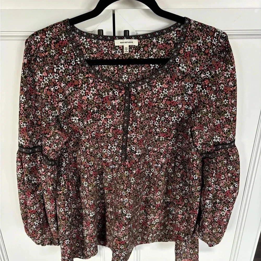 Max Studio floral, boho top